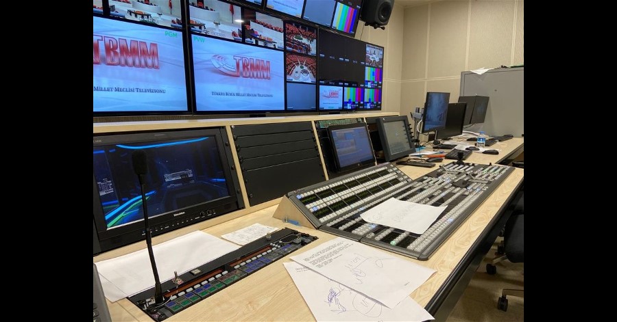 AEQ CROSSNET Intercom on the official TV channel of the Parliament of Turkey.