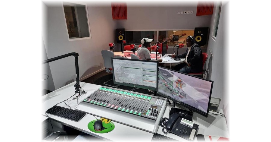 Rádio Escola relies on AEQ Forum IP Split console for its new broadcasting Studio in Angola.